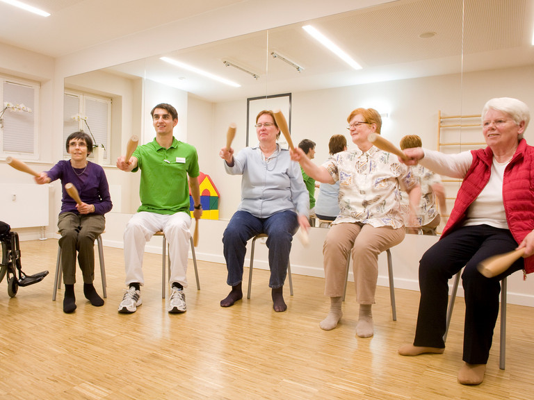 Gruppenübung - Immanuel Therapiewelt - Physiotherape und Ergotherapie - Berlin-Schöneberg und Berlin-Buch Gruppenübung - Immanuel Therapiewelt - Physiotherape und Ergotherapie - Berlin-Schöneberg und Berlin-Buch